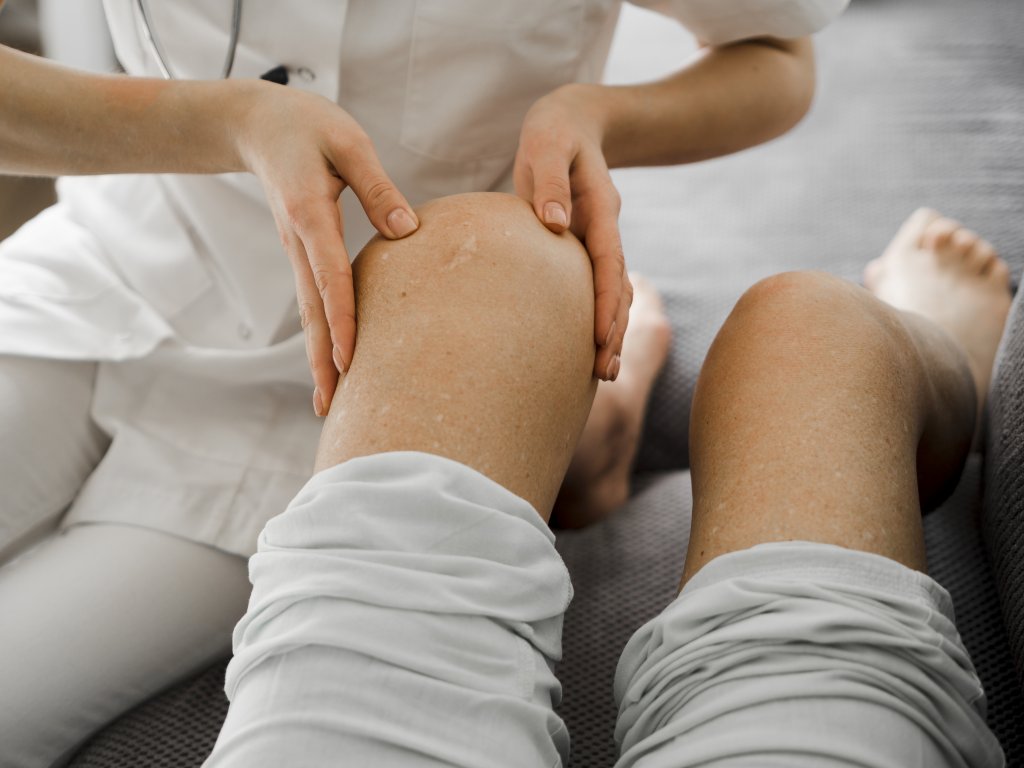 close-up-doctor-examines-patient.jpg